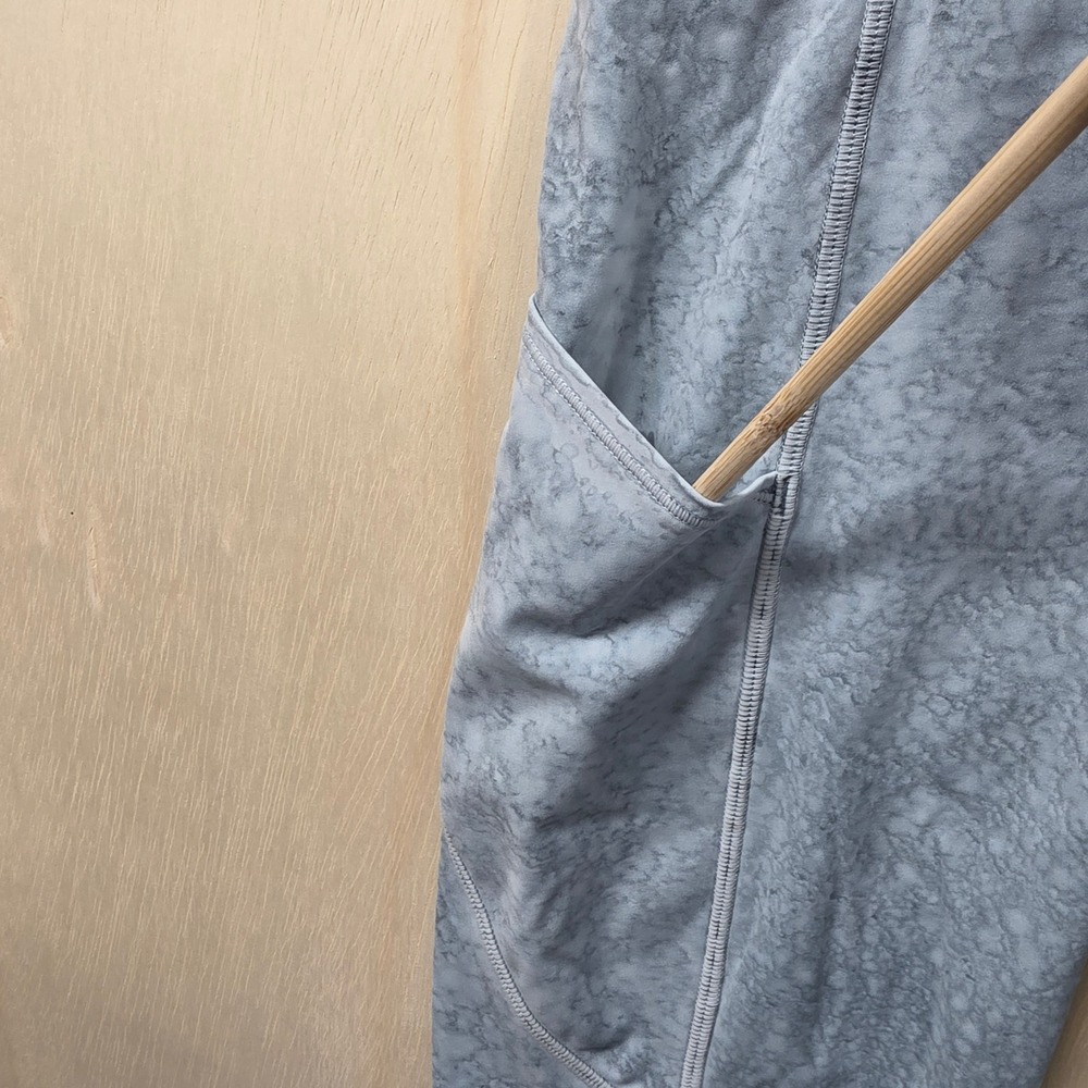 Lululemon Fast and Free High Rise Short 8 Ice Cave Blue Crinkle Nulux Size 6 - Picture 10 of 13